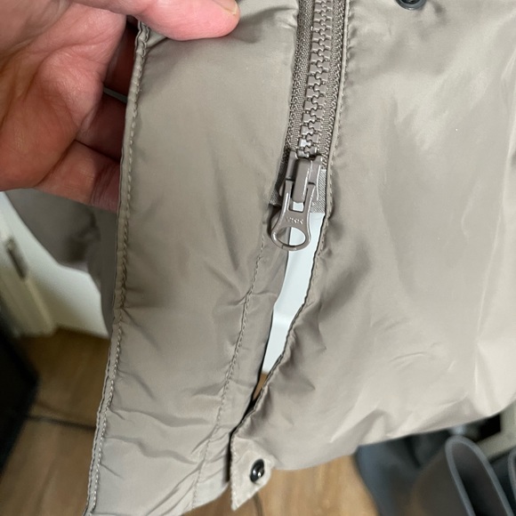 Uniqlo Women’s Down Feather Jacket - Picture 4 of 9